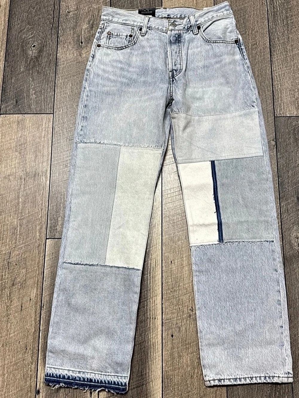 Leg Levi’s Jeans  501 - 90’s. Size 27x30